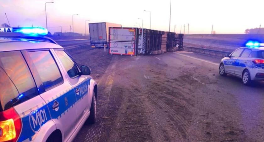 Ciężarówka blokuje S8. Policja wyznaczyła objazdy [FOTO]