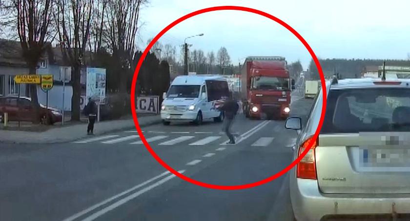 Piątnica: O krok od tragedii na przejściu dla pieszych [VIDEOREJESTRATOR]