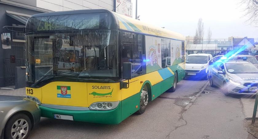 Ukradł autobus z zajezdni, wybrał się na przejażdżkę i spowodował kolizję