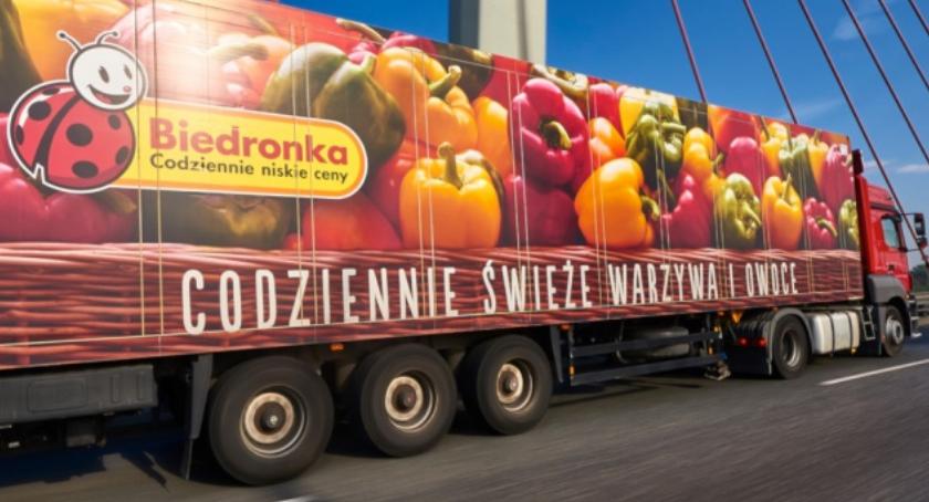 Biedronka jak PKS. Autobus zawiezie mieszkańców na zakupy! 