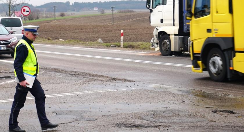 Kisielnica: Tir uderzył w osobówkę [FOTO]
