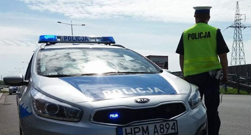 Kompletnie pijany kierowca ciężarówki. Jazdę zakończył na barierkach