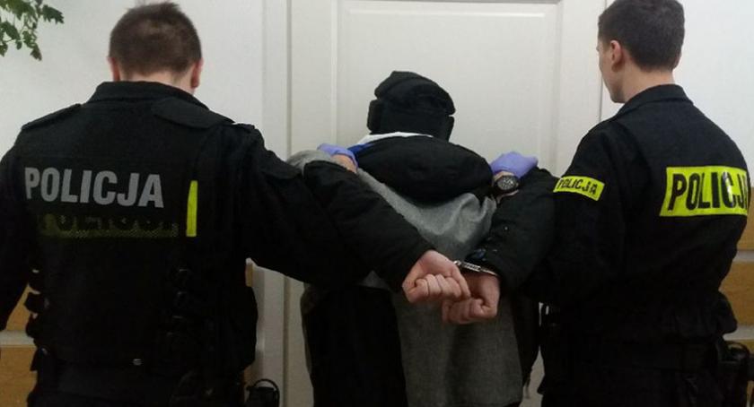 Gmina Jedwabne: Z nożem na policjanta!
