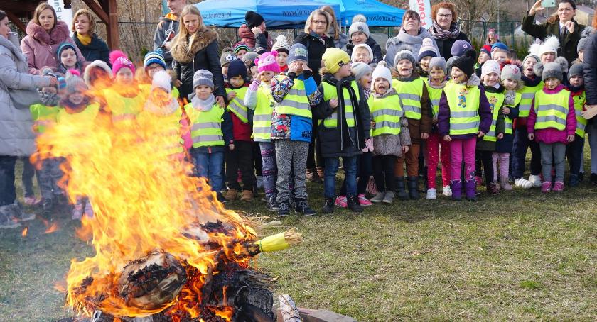 Łomża: Dzieci pożegnały zimę i powitały wiosnę [VIDEO i FOTO]