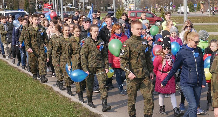 Łomża: Niebieski Marsz przeszedł ulicami miasta [FOTO i VIDEO]