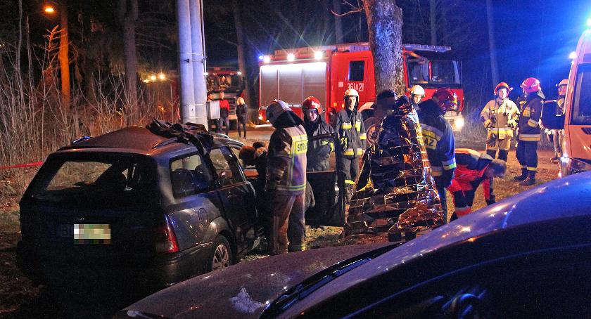 Dwie osoby w szpitalu po groźnym wypadku w Jednaczewie [FOTO]