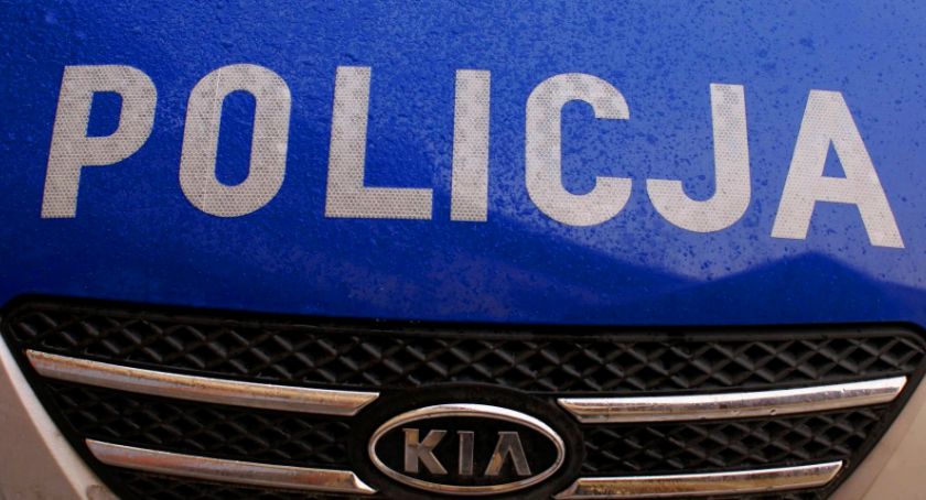Łomża: Policja szuka sprawców kradzieży. Z torebek zniknęły portfele