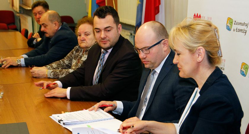 Łomża: Umowy na realizację projektów podpisane [VIDEO i FOTO]