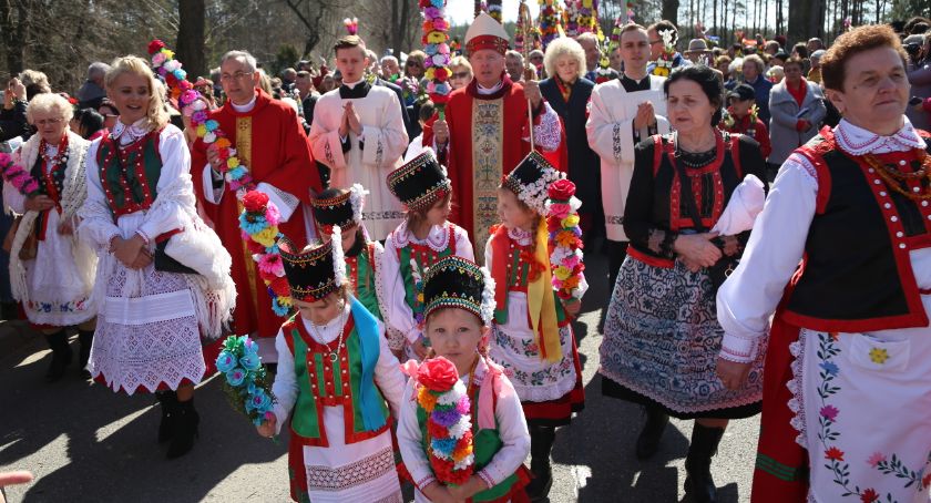 Tysiące wiernych na Niedzieli Palmowej w Łysych [FOTO]