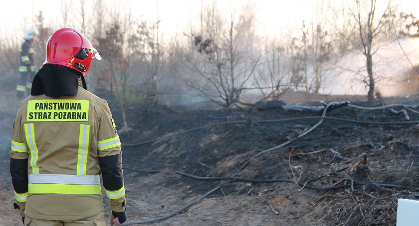 Tragedia w Borkowie! Mężczyzna zginął przy wypalaniu traw