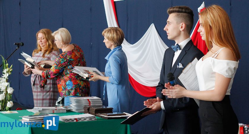 Łomża: Pożegnanie klas maturalnych III LO [FOTO]