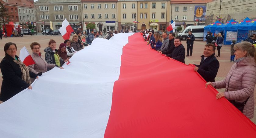 Łomża: Biało-czerwony piknik na Starym Rynku [VIDEO i FOTO]