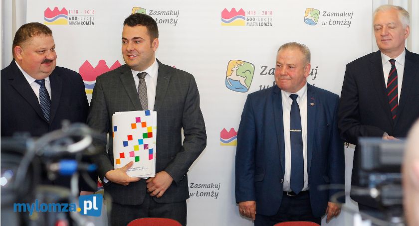 Łomża: Wielomilionowa umowa na realizację Centrów Integracji Społecznej podpisana [VIDEO i FOTO]