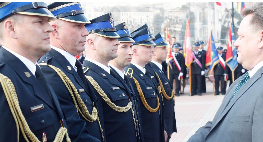 Łomża: Dzień strażaka z awansami i nowym wozem GR 