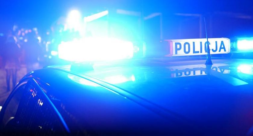 Rozbite BMW w płomieniach. Pijany sprawca uciekł i posiadał amfetaminę