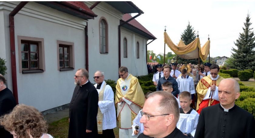 Ze spichlerza utworzono nielegalną kaplicę. Parafia w Bronowie ma 100 lat! [FOTO]
