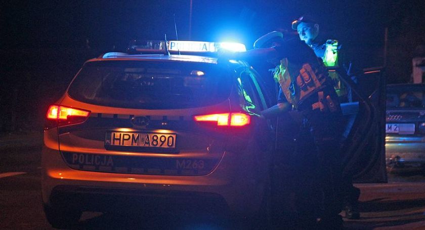 Ul. Nowogrodzka: Wpadł pijany kierowca fiata