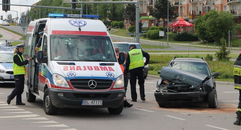 Łomża: Zderzenie na rondzie Solidarności [FOTO]
