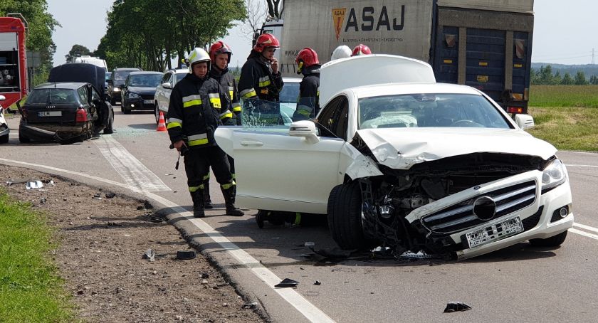 Trzy auta zderzyły się na drodze do Zambrowa [FOTO]