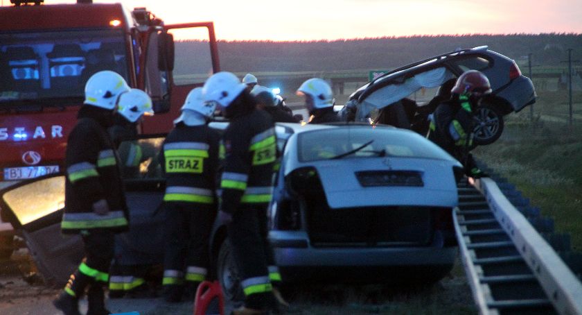Sześć osób zabrały karetki, a jedną śmigłowiec! Straszny wypadek na obwodnicy Stawisk [VIDEO i FOTO]