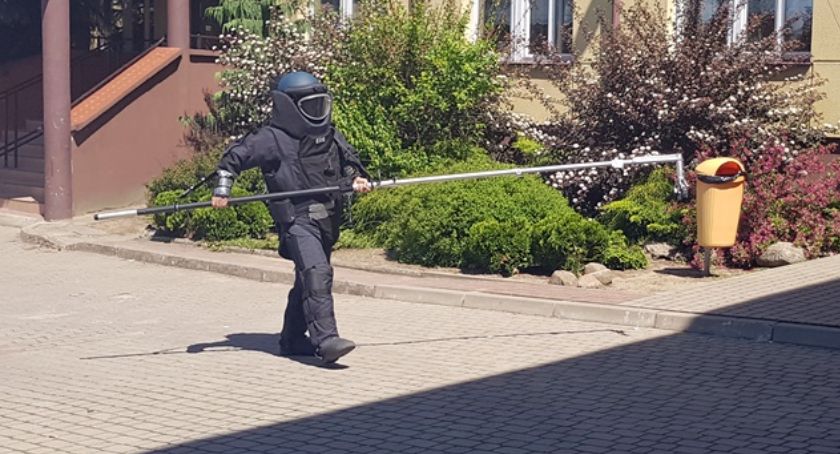 Nowogród: Ewakuacja uczniów z budynku szkoły [FOTO i VIDEO]