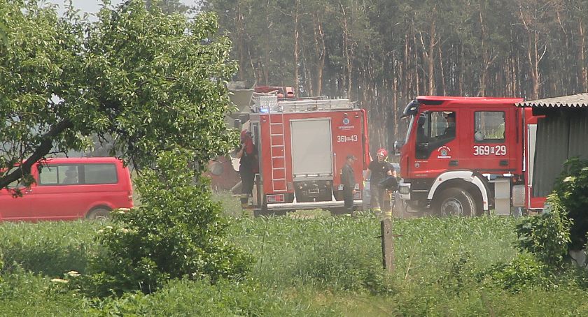 Spadł do głębokiego wykopu. Mężczyznę wydobyli strażacy! [FOTO]