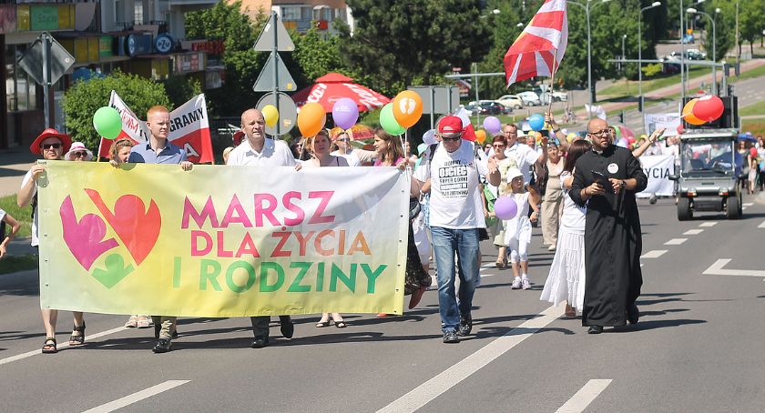 Marsz dla życia i rodziny przeszedł ulicami Łomży [VIDEO i FOTO]