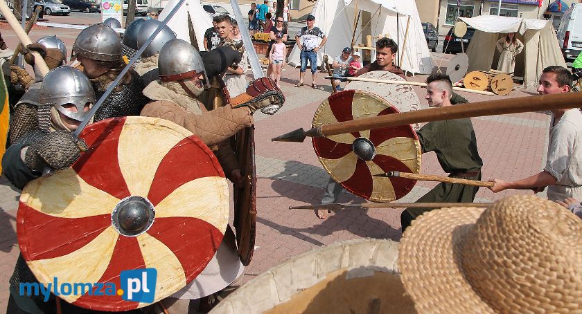 Walki wojów na Jarmarku Średniowiecznym w Łomży [VIDEO i FOTO]