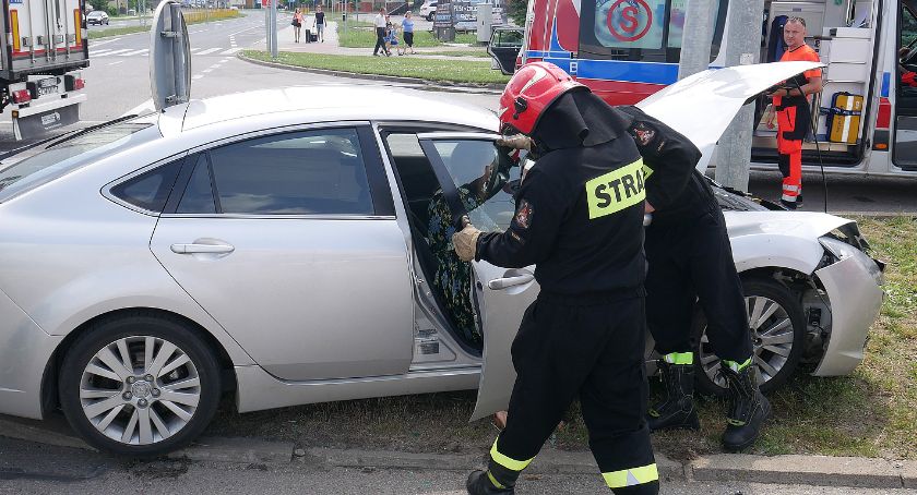 Wymuszenie pierwszeństwa i kolizja na skrzyżowaniu [FOTO]