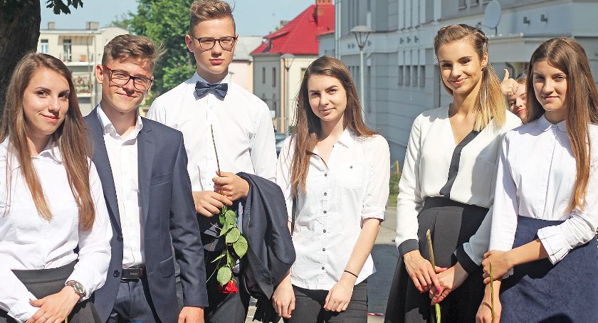 Prawdziwe wakacje dopiero przed nami! Zakończenie roku w II Liceum Ogólnokształcącym w Łomży [FOTO]