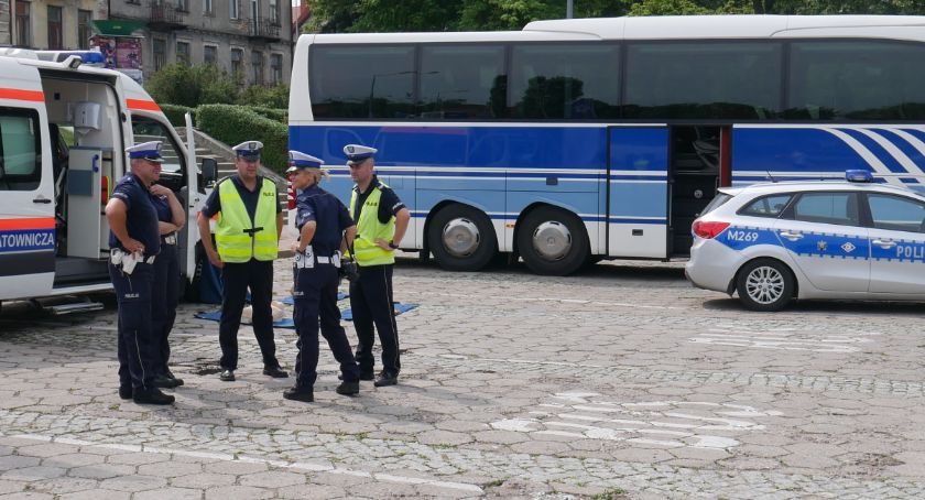 Bezpieczne Wakacje: Policja zachęca do sprawdzania autobusów [VIDEO]
