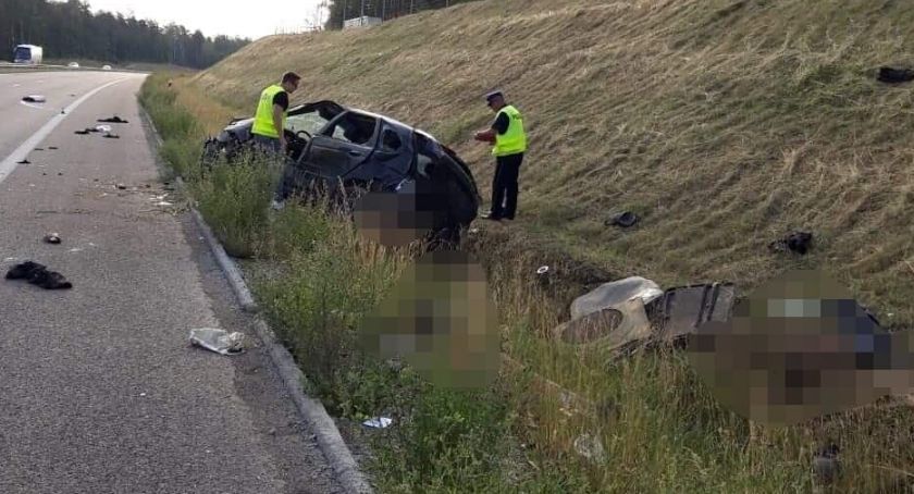 Dwie ofiary śmiertelne po dachowaniu na S8!