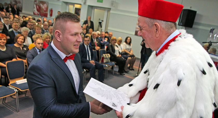 Wyższa Szkoła Agrobiznesu w Łomży najwyżej notowaną uczelnią niepubliczną w Polsce północno-wschodniej i 36 uczelnią niepubliczną w kraju