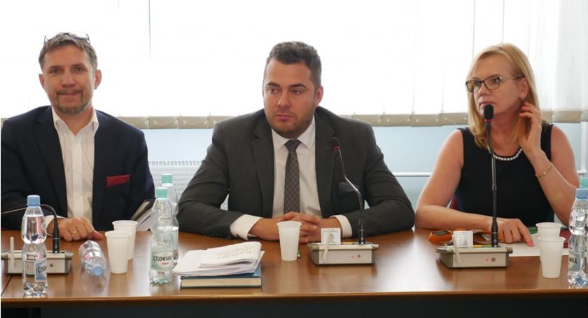 Łomża: Wotum zaufania i absolutorium. Radni zagłosowali jednomyślnie 