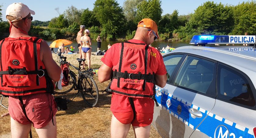 Przewrócony kajak i podtopiona młoda kobieta