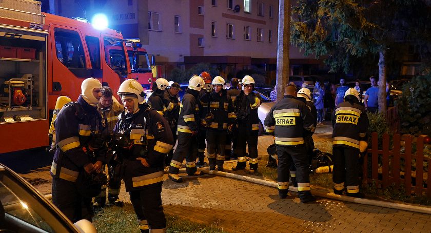 Pożar w budynku wielorodzinnym w Kolnie. Ewakuowano mieszkańców [VIDEO i FOTO]