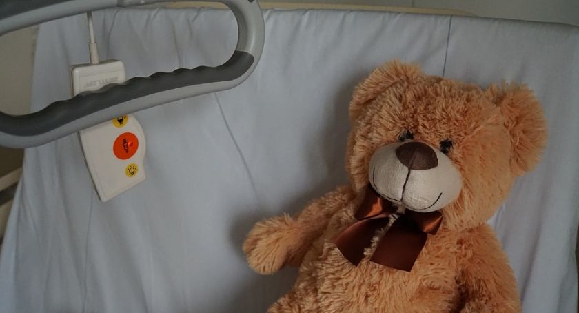 Koniec z płatnym pobytem przy dziecku w szpitalu. W planach 