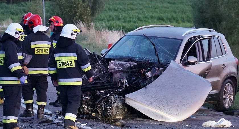 Dwie osoby w szpitalu po groźnym wypadku na trasie Łomża – Śniadowo [FOTO]