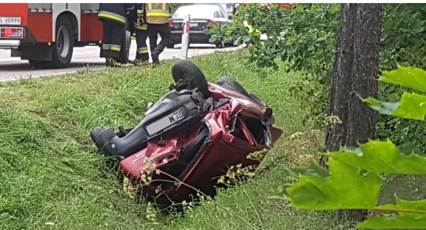 Kolejne auto w rowie za Morgownikami! Kobieta w szpitalu [FOTO]