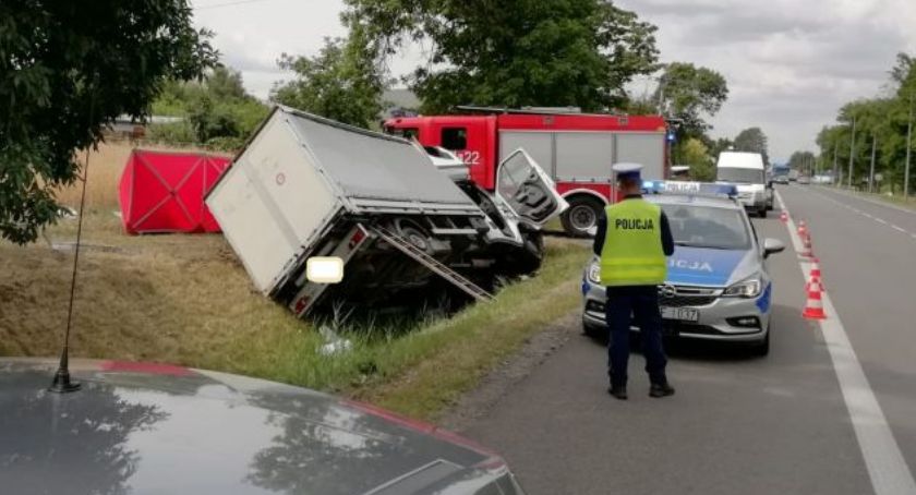 Samochód roztrzaskał się o betonowy przepust. Zginął mieszkaniec Łomży!