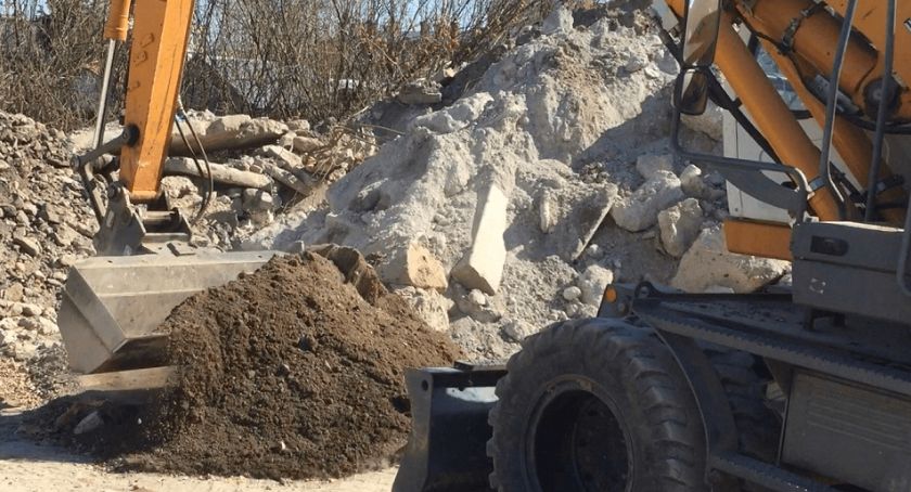 Piasek, kruszywa i transport materiałów budowlanych – jak sprawnie budować w Łomży