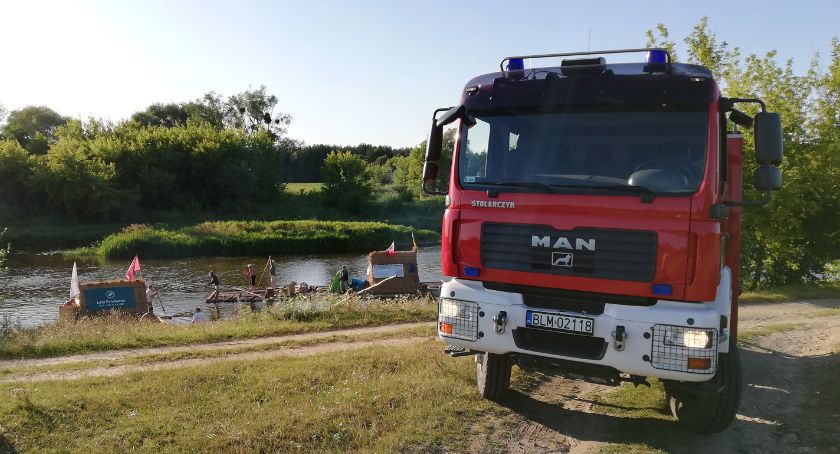 Flis Obojga Narodów utknął na Narwi [FOTO]