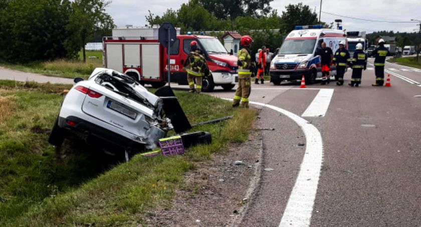DK61: Droga do Grajewa zablokowana po wypadku. Trzy osoby w szpitalu [FOTO]