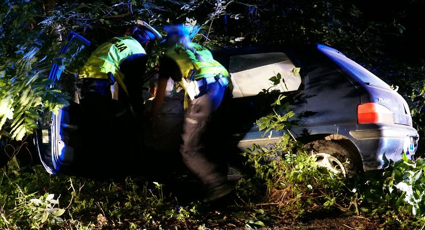 Godzinę czekał na karetkę! Ratowały go policjantki [FOTO]