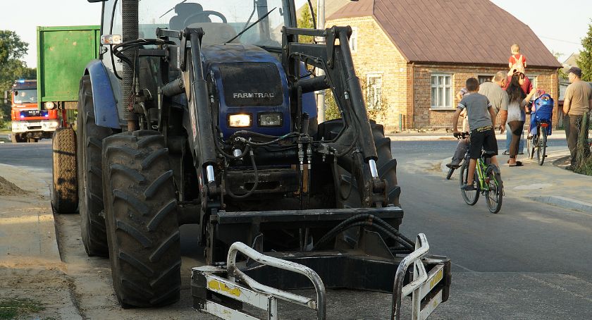 Mątwica: Wypadek osobówki z traktorem [FOTO]