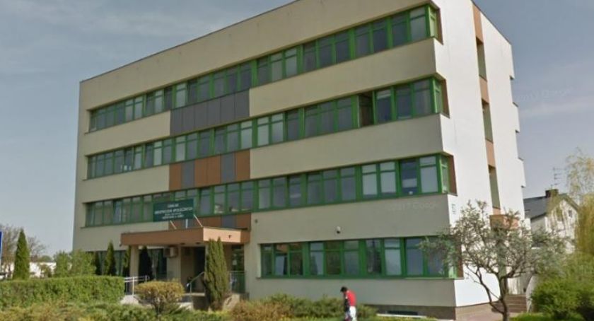 Uczniowie muszą potwierdzić, że mają prawo do renty rodzinnej
