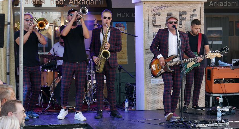Cała Góra Barwinków na Starym Rynku [VIDEO i FOTO]