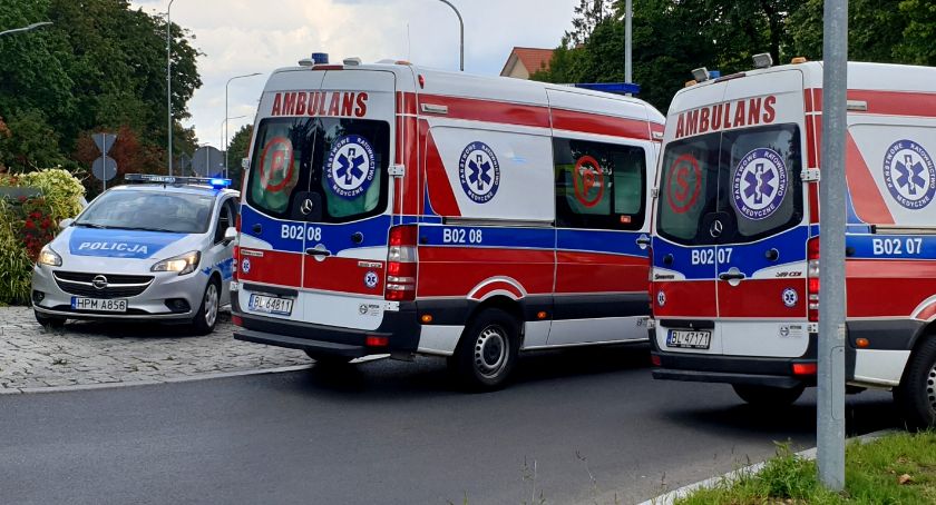 Ul. Polowa: Kraksa przed przejściem dla pieszych. Trzy osoby w szpitalu [FOTO]