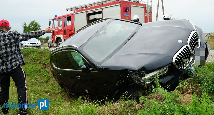 Nowe BMW uderzyło w betonowy przepust [FOTO]
