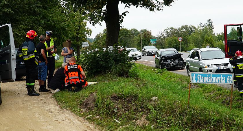 Marianowo: Trzy osoby w szpitalu po zderzeniu aut [FOTO]